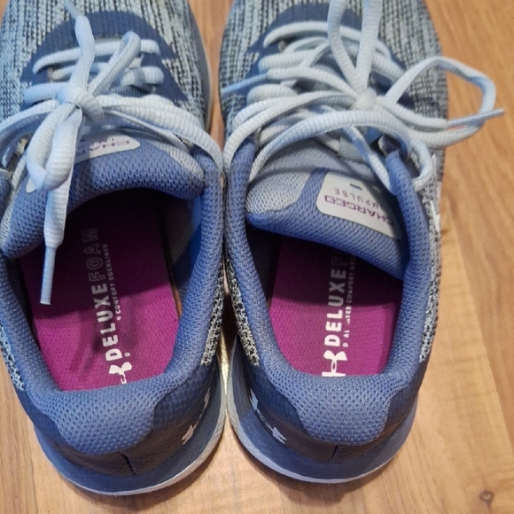 Under Armour Gray Running Shoes - Picture 4 of 7